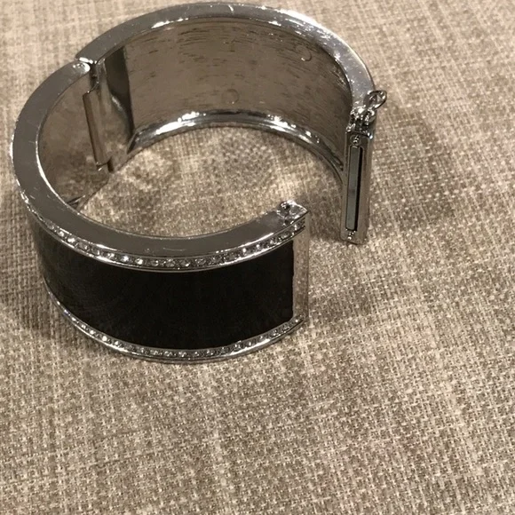 Cuff bracelet - Picture 3 of 4